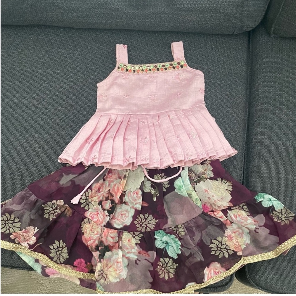 Girls Indian outfit lehenga 2 piece.